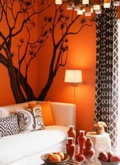 Salón con paredes en color naranja