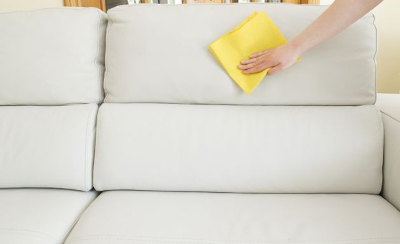 Cómo cuidar los sofás tapizados de piel sintética